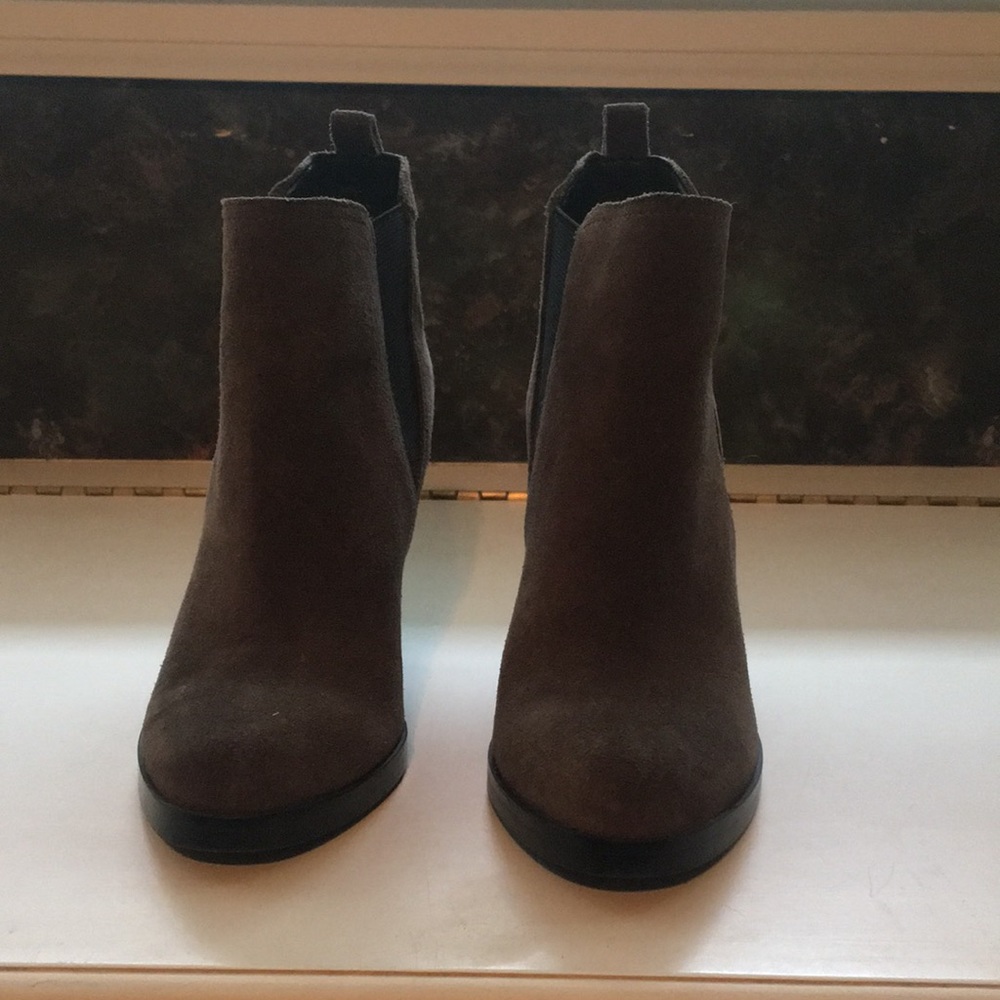 Marc Fisher Size 6 Charcoal Color, Suede Heeled B… - image 2